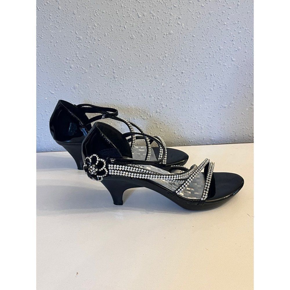 NWOT Delicacy woman’s dress shoes W:7 EE